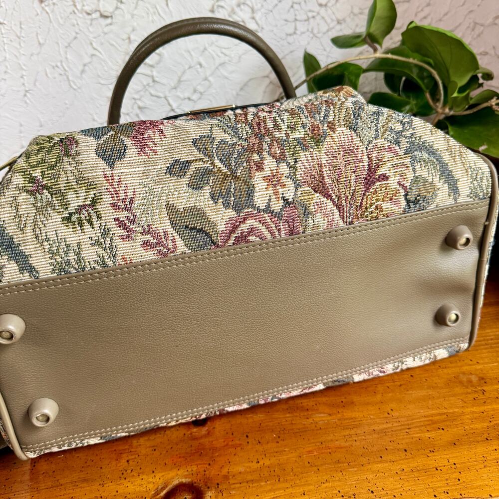 Vintage Floral Tapestry Jaguar Weekender Bag - Picture 5 of 11